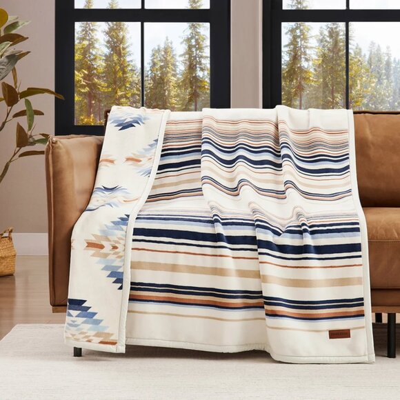 Pendleton Reversible Plush Throw Blanket 50X70 - Picture 2 of 6